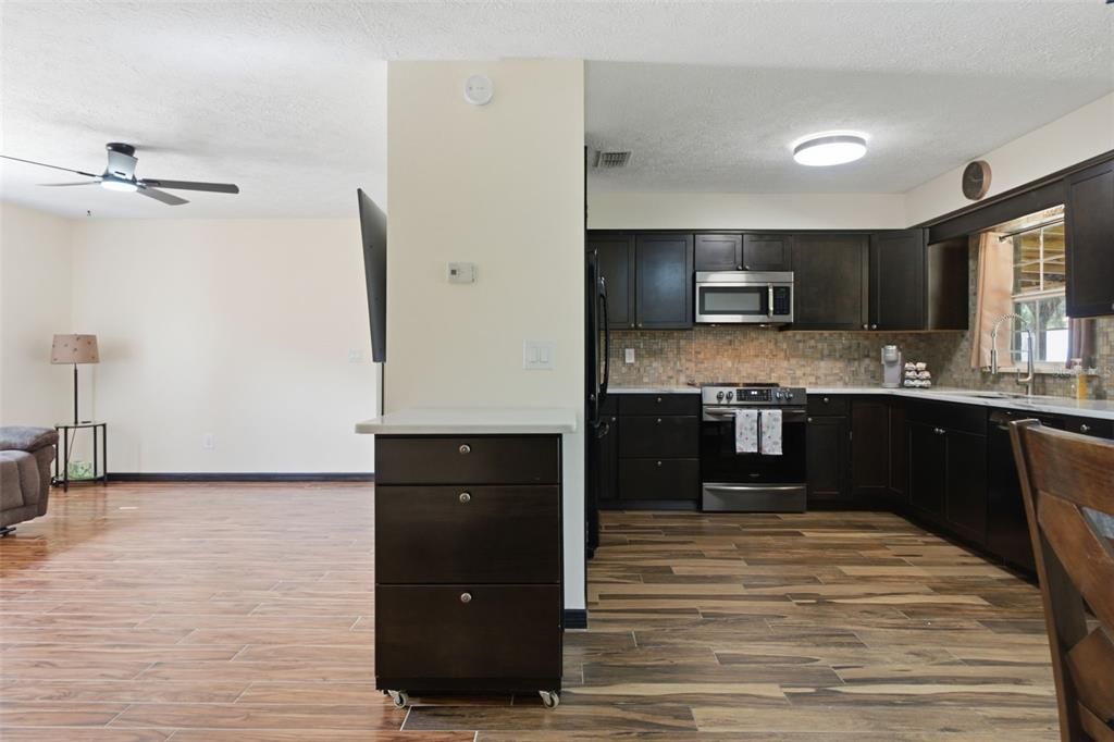 For Sale: $274,900 (3 beds, 2 baths, 1248 Square Feet)