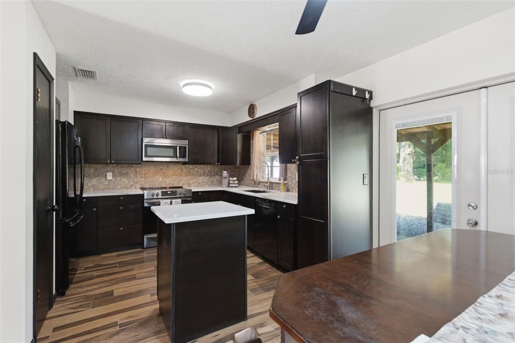 For Sale: $274,900 (3 beds, 2 baths, 1248 Square Feet)