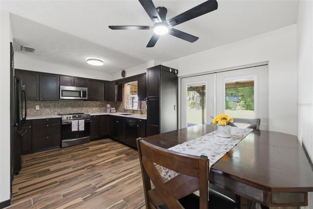 For Sale: $274,900 (3 beds, 2 baths, 1248 Square Feet)