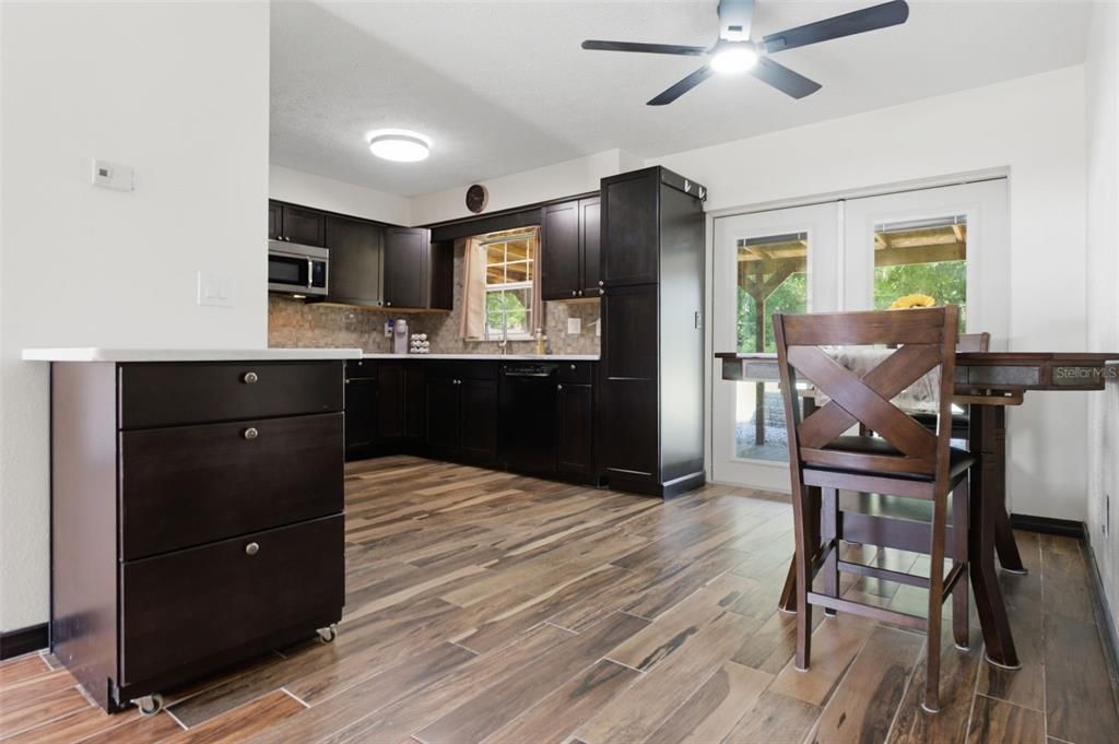 For Sale: $274,900 (3 beds, 2 baths, 1248 Square Feet)