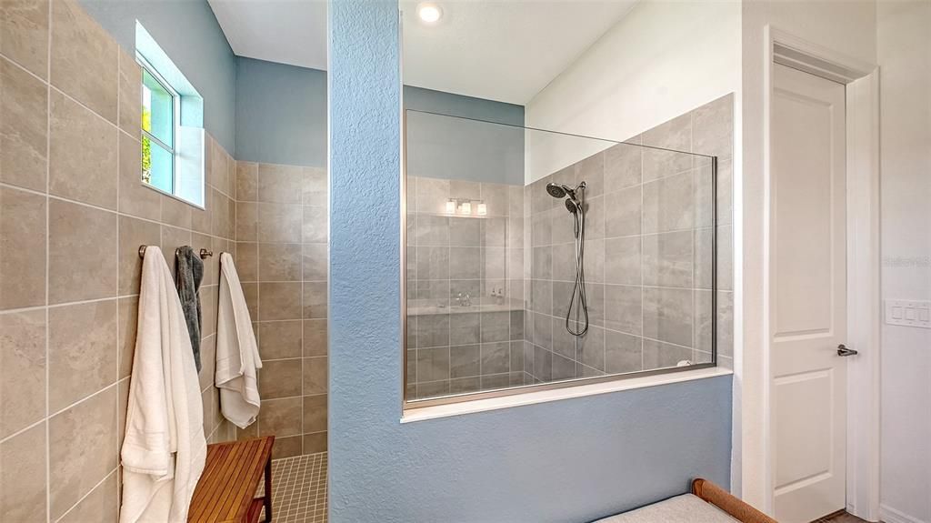 For Rent: $11,500 (3 beds, 3 baths, 2650 Square Feet)