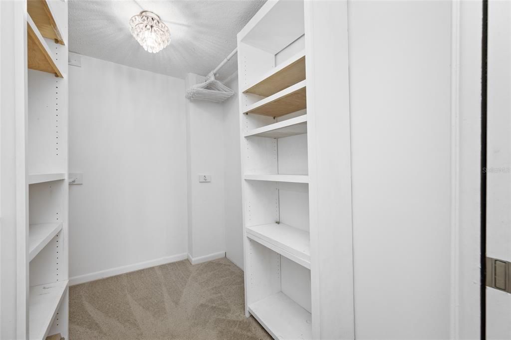 На продажу: $189,999 (1 спален, 1 ванн, 1068 Квадратных фут)