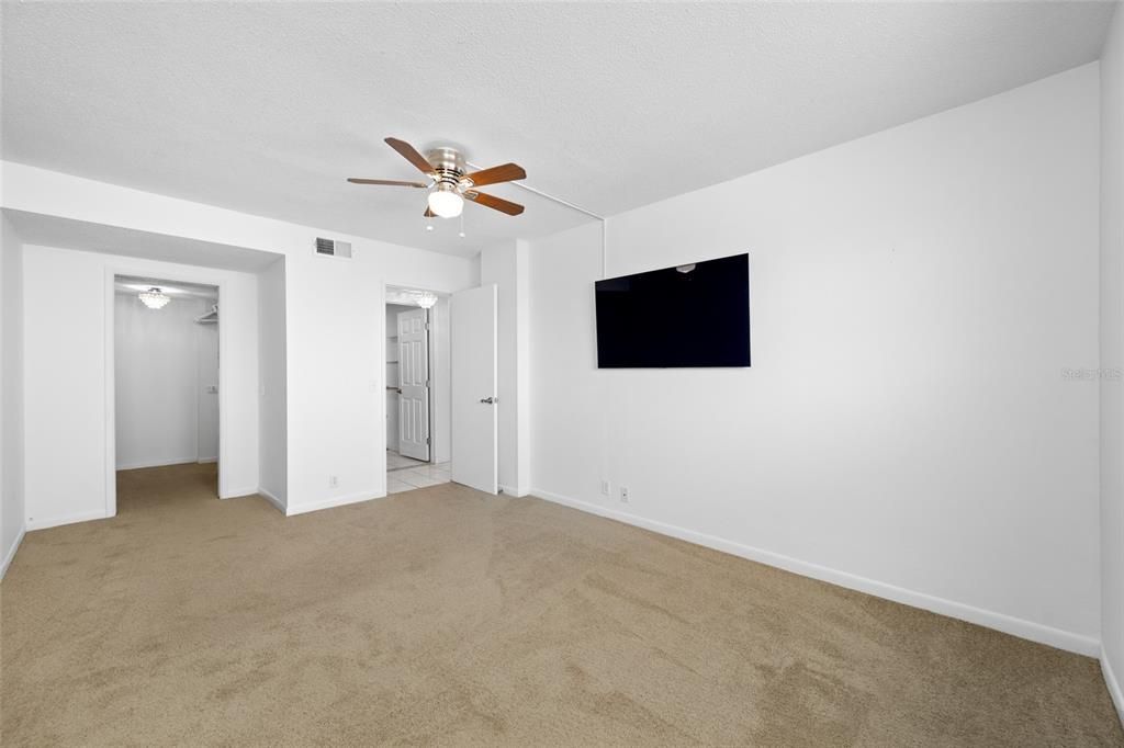 На продажу: $189,999 (1 спален, 1 ванн, 1068 Квадратных фут)