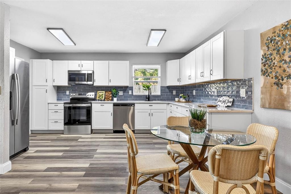 Activo con contrato: $399,900 (3 camas, 2 baños, 1716 Pies cuadrados)