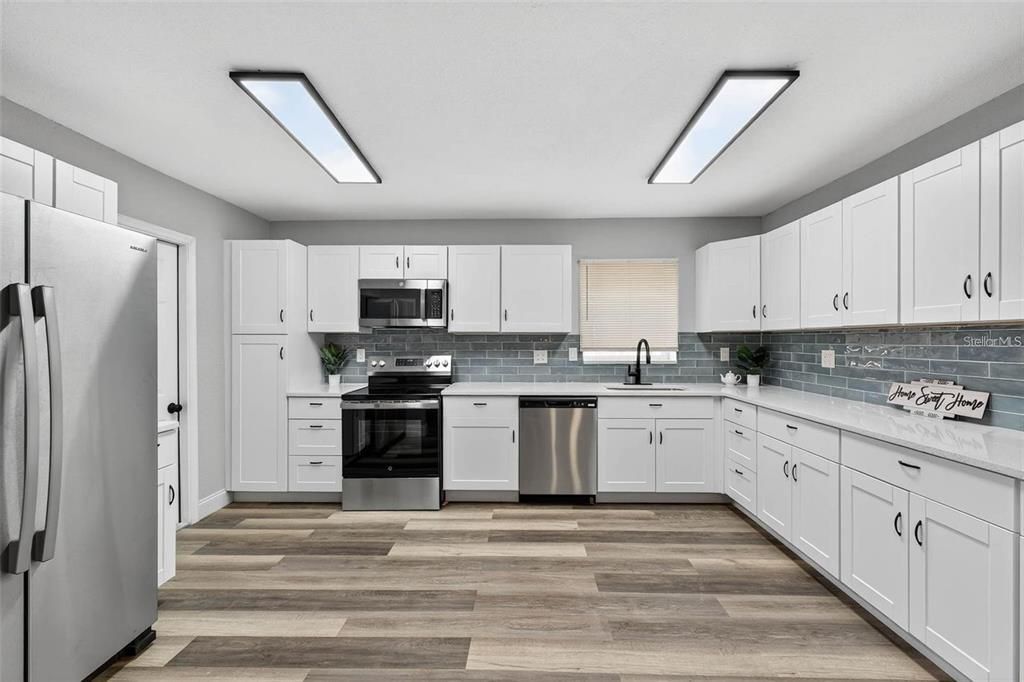 Activo con contrato: $399,900 (3 camas, 2 baños, 1716 Pies cuadrados)