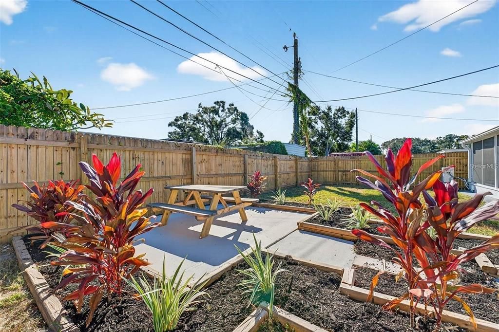 Activo con contrato: $399,900 (3 camas, 2 baños, 1716 Pies cuadrados)