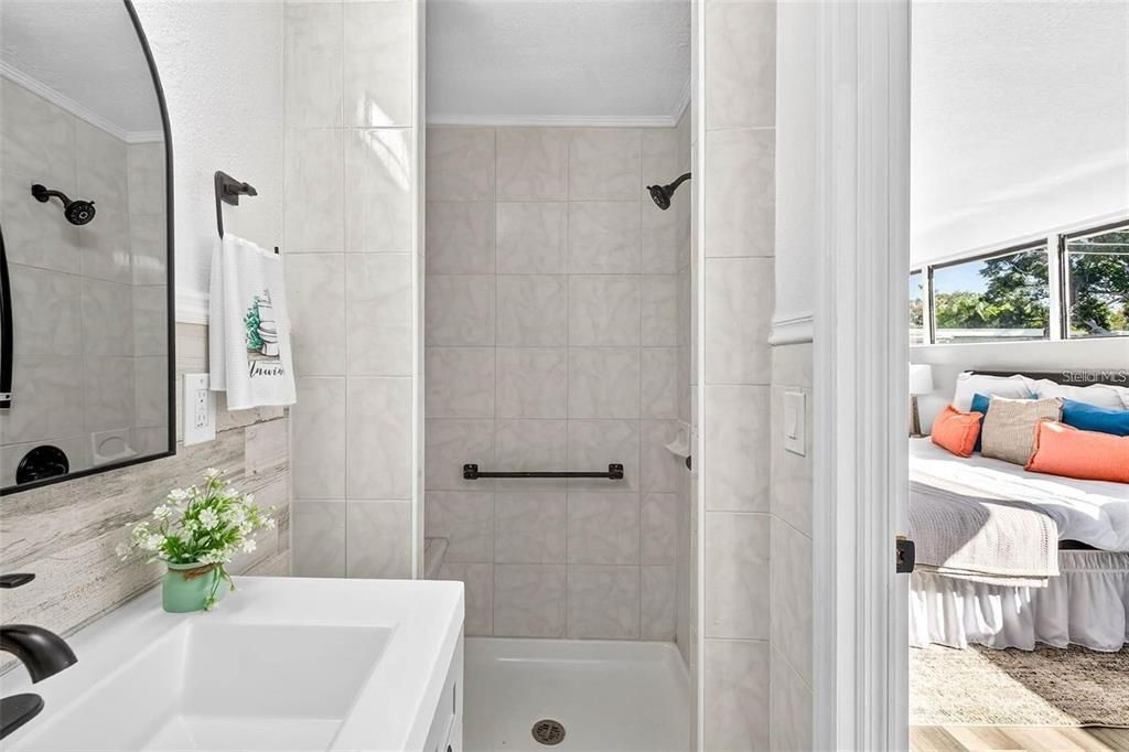 Activo con contrato: $399,900 (3 camas, 2 baños, 1716 Pies cuadrados)
