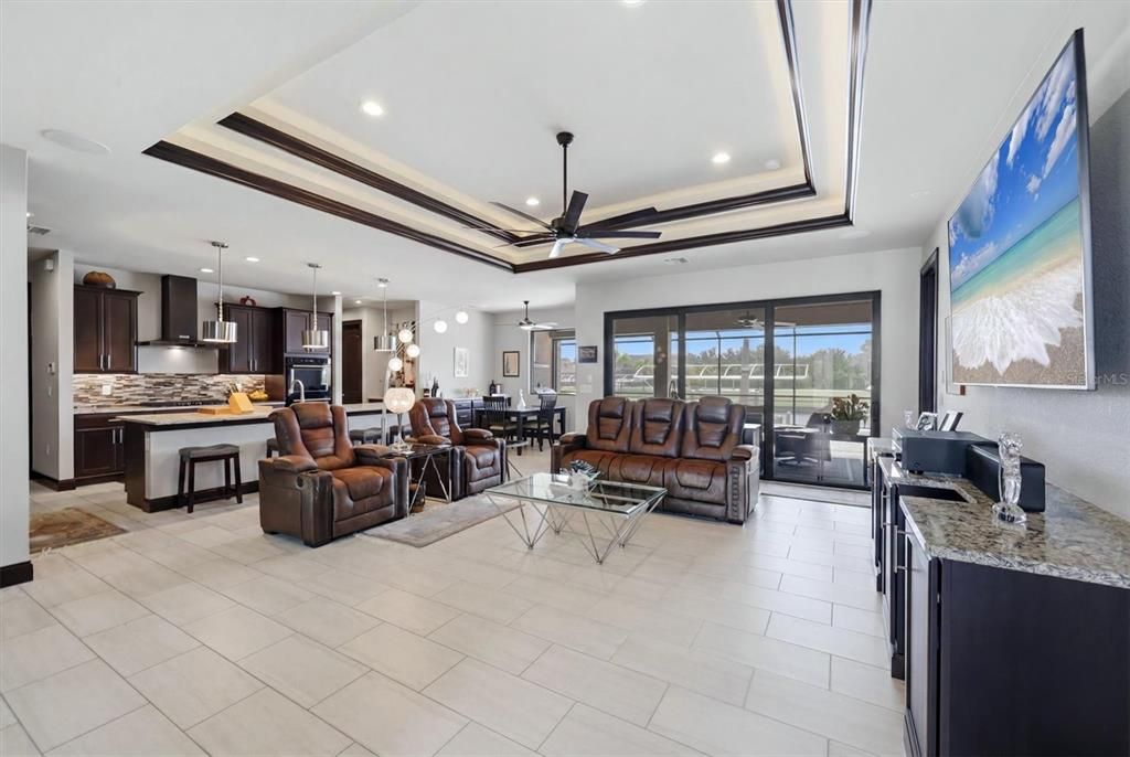 En Venta: $699,000 (2 camas, 2 baños, 2338 Pies cuadrados)