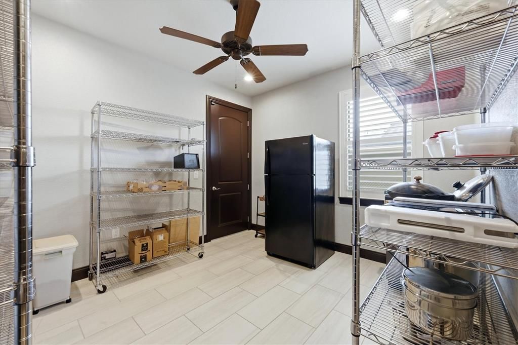 En Venta: $699,000 (2 camas, 2 baños, 2338 Pies cuadrados)