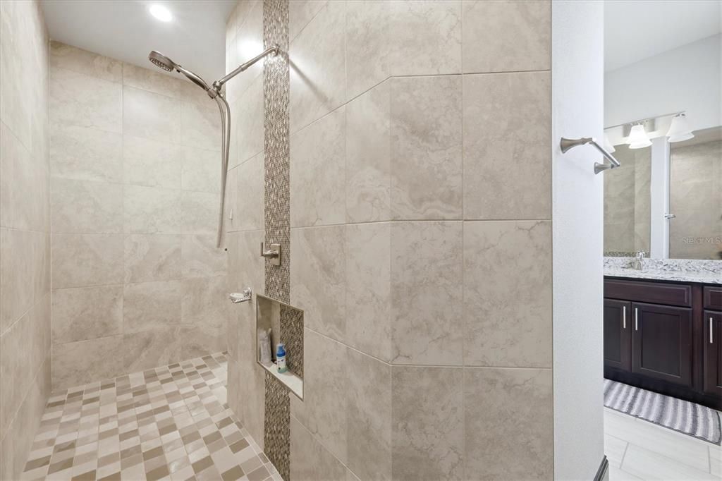 En Venta: $699,000 (2 camas, 2 baños, 2338 Pies cuadrados)