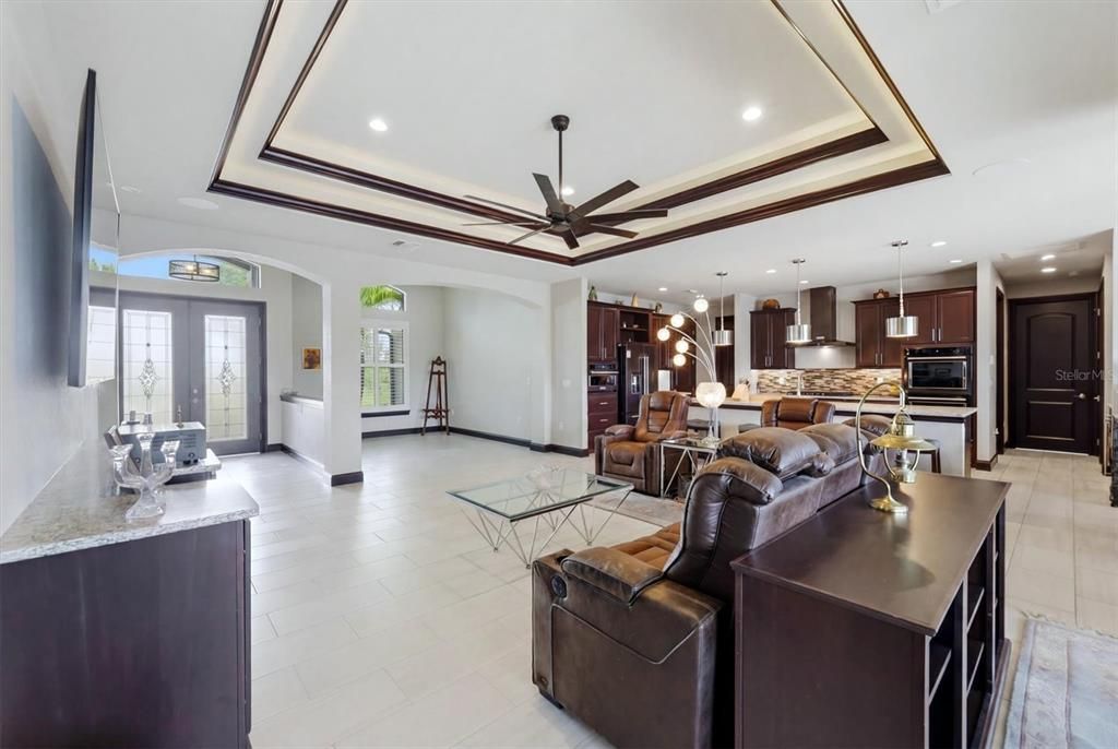 En Venta: $699,000 (2 camas, 2 baños, 2338 Pies cuadrados)