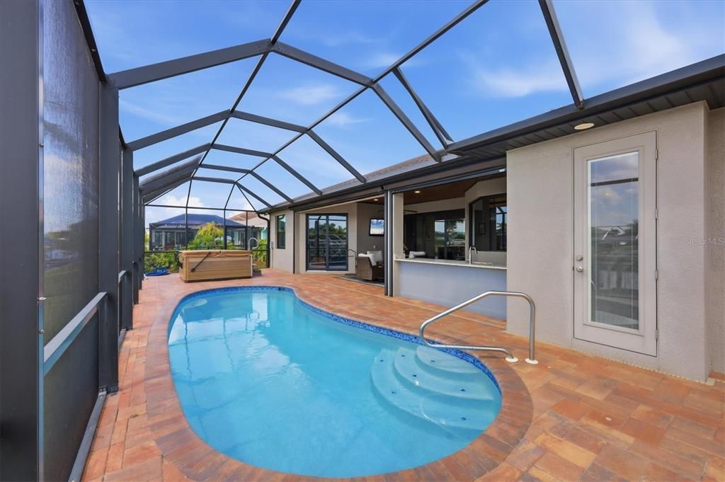 En Venta: $699,000 (2 camas, 2 baños, 2338 Pies cuadrados)