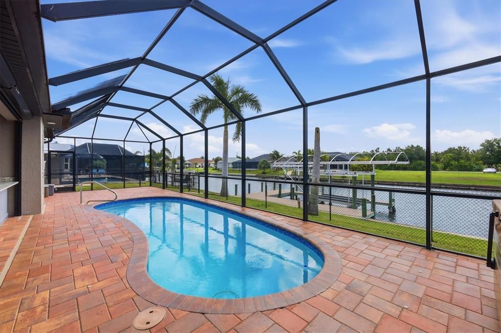 En Venta: $699,000 (2 camas, 2 baños, 2338 Pies cuadrados)
