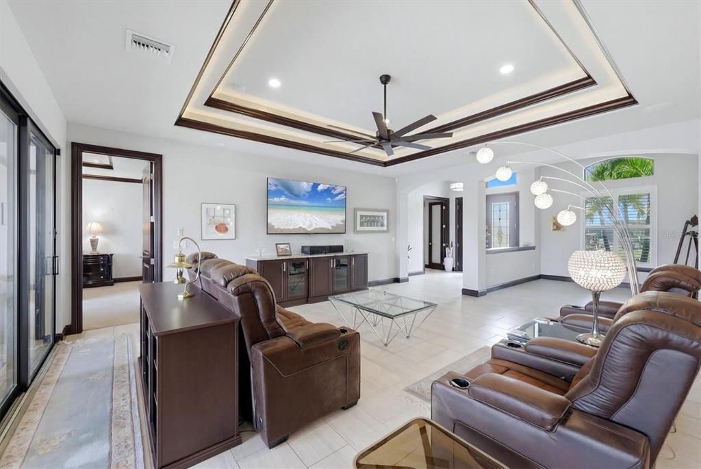 En Venta: $699,000 (2 camas, 2 baños, 2338 Pies cuadrados)
