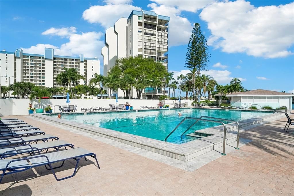 For Sale: $529,500 (2 beds, 2 baths, 1310 Square Feet)