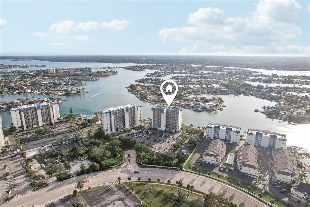 For Sale: $529,500 (2 beds, 2 baths, 1310 Square Feet)