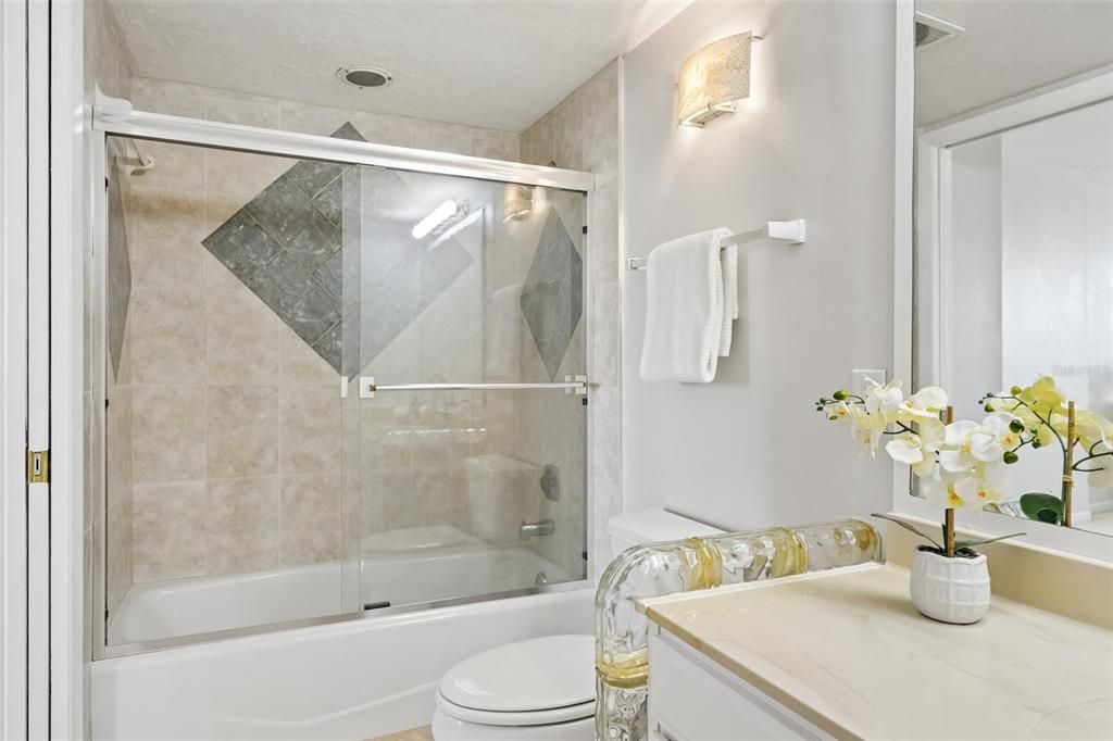 For Sale: $529,500 (2 beds, 2 baths, 1310 Square Feet)