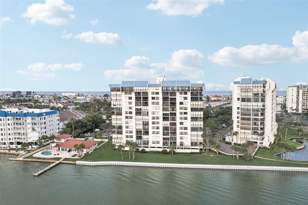 For Sale: $529,500 (2 beds, 2 baths, 1310 Square Feet)