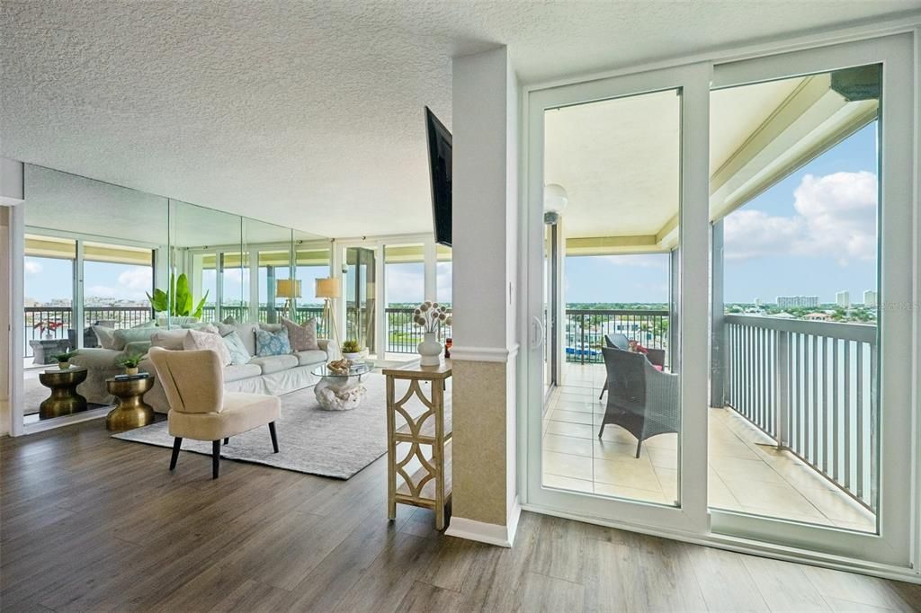 For Sale: $529,500 (2 beds, 2 baths, 1310 Square Feet)