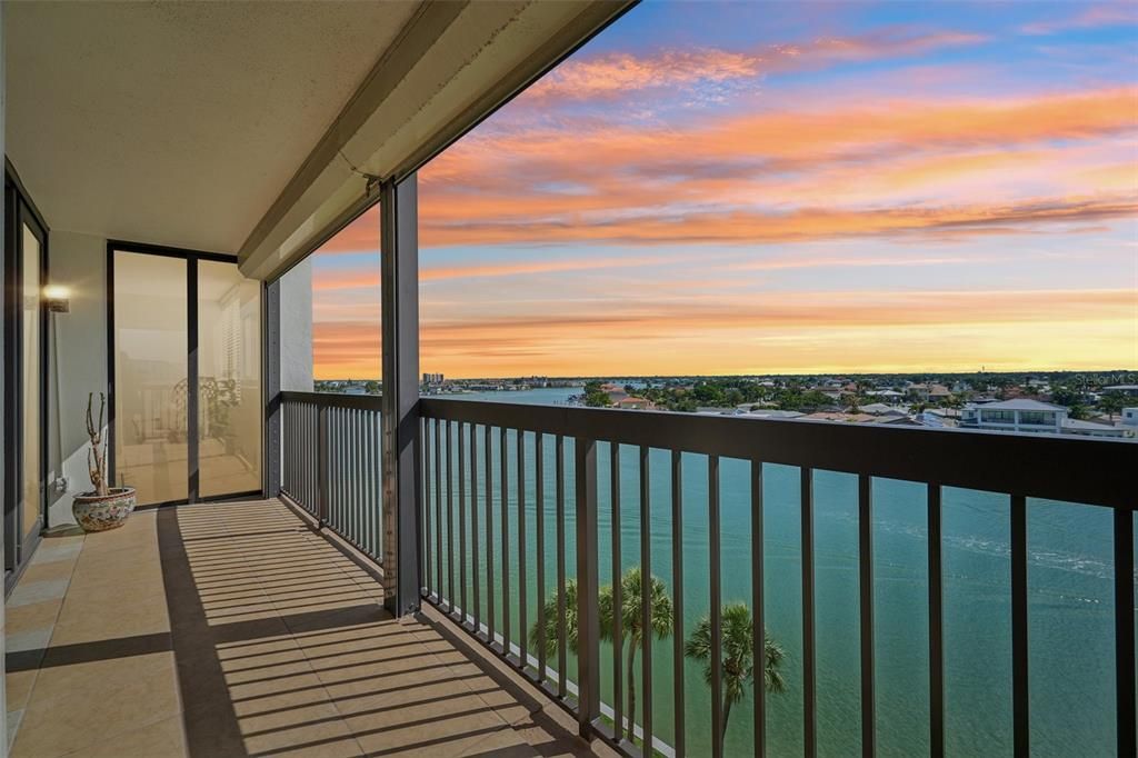 For Sale: $529,500 (2 beds, 2 baths, 1310 Square Feet)