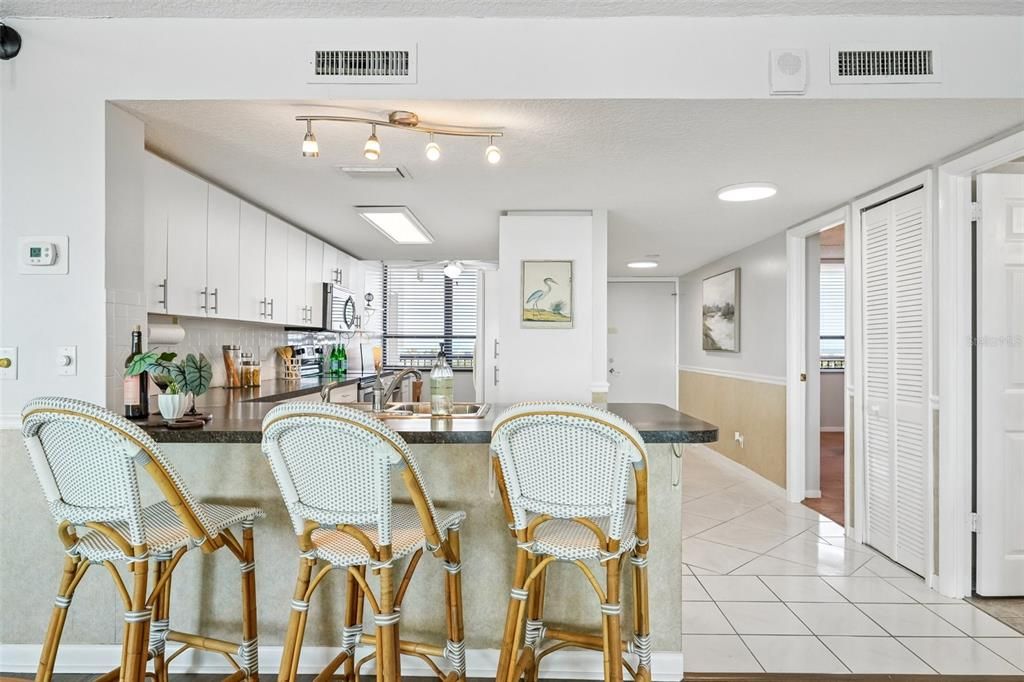 For Sale: $529,500 (2 beds, 2 baths, 1310 Square Feet)