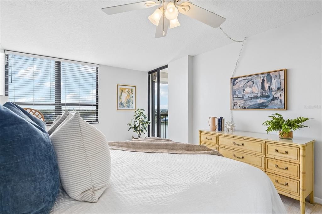For Sale: $529,500 (2 beds, 2 baths, 1310 Square Feet)