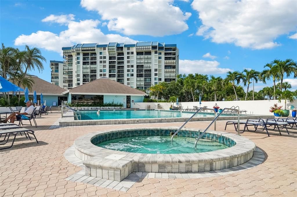 For Sale: $529,500 (2 beds, 2 baths, 1310 Square Feet)