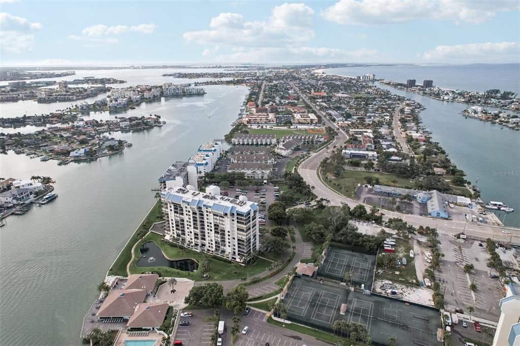 For Sale: $529,500 (2 beds, 2 baths, 1310 Square Feet)