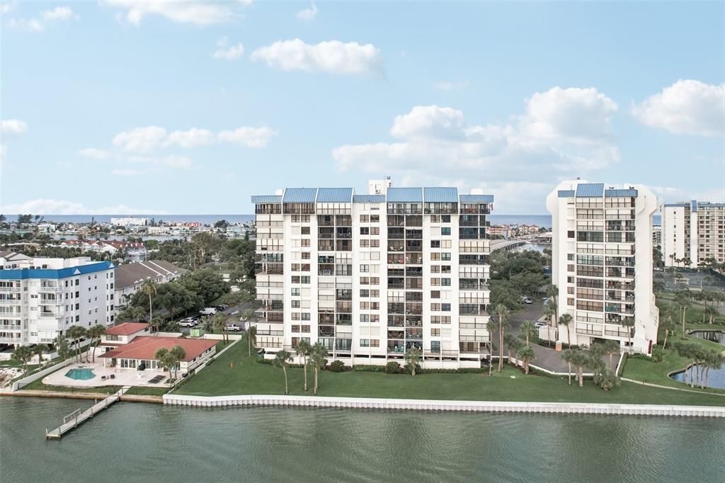 For Sale: $529,500 (2 beds, 2 baths, 1310 Square Feet)