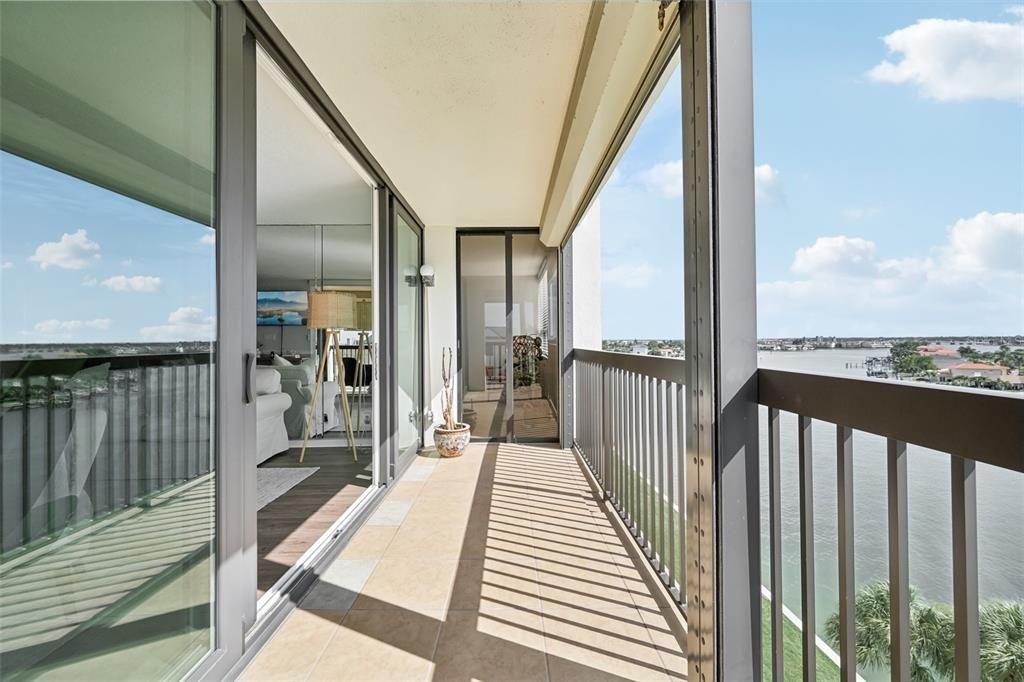 For Sale: $529,500 (2 beds, 2 baths, 1310 Square Feet)