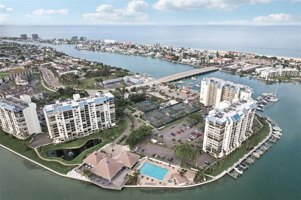 For Sale: $529,500 (2 beds, 2 baths, 1310 Square Feet)