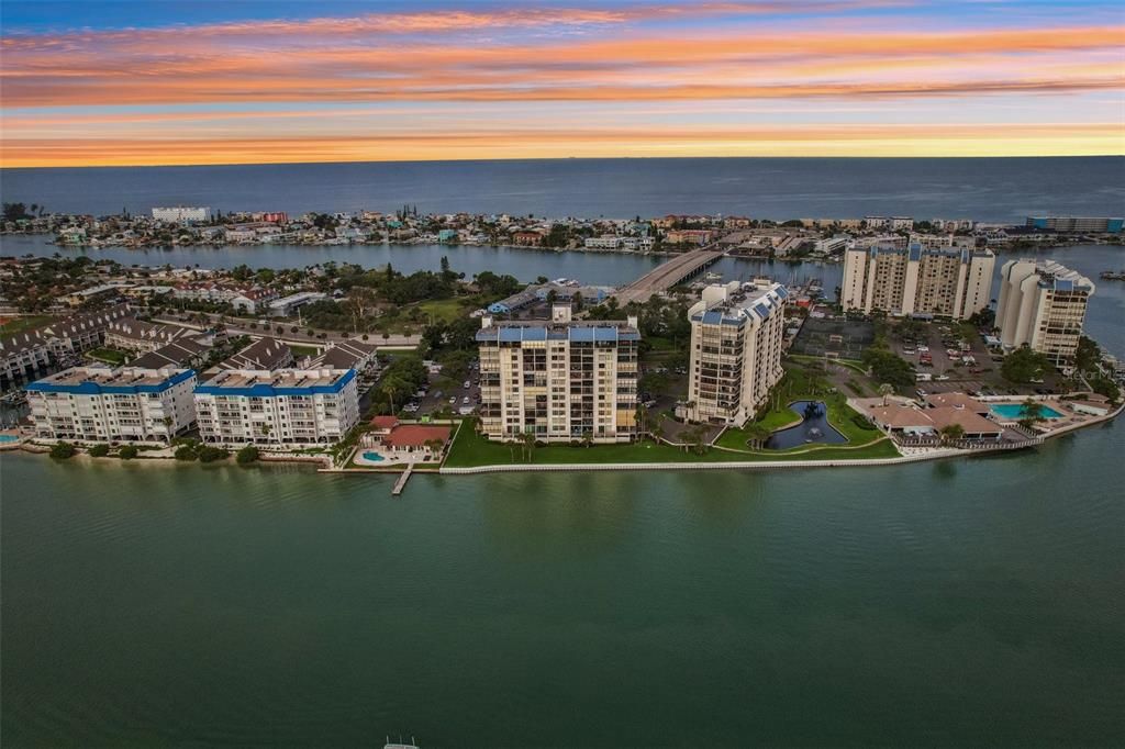 For Sale: $529,500 (2 beds, 2 baths, 1310 Square Feet)