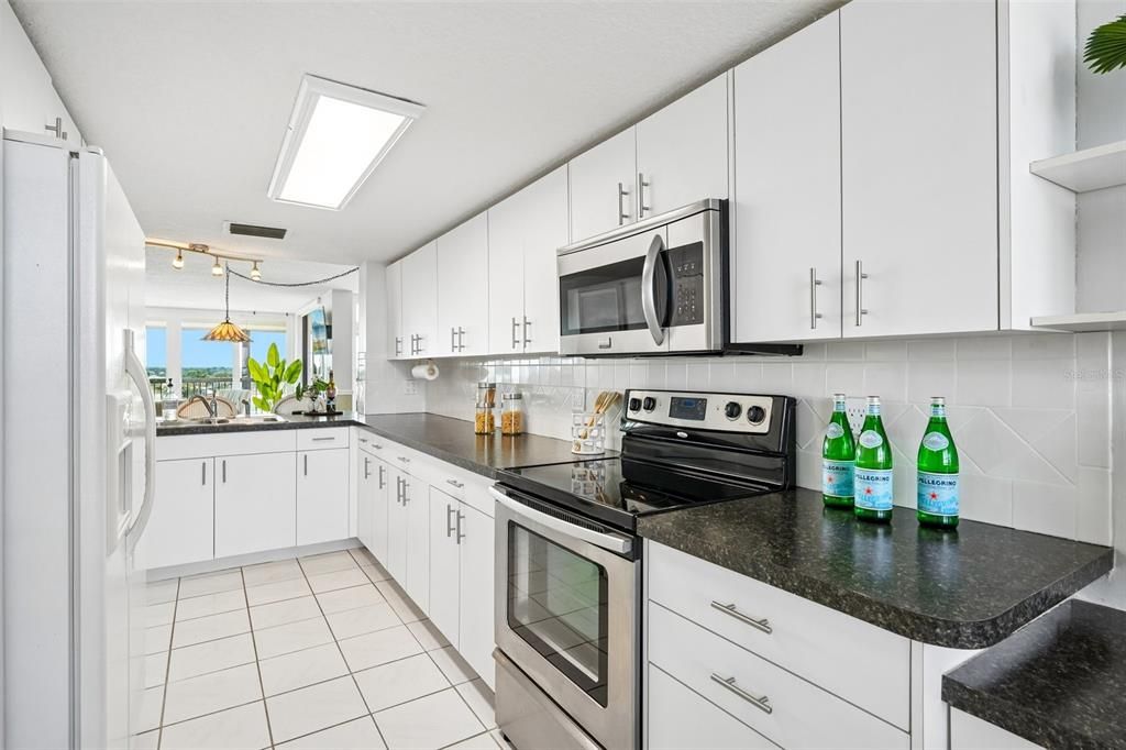 For Sale: $529,500 (2 beds, 2 baths, 1310 Square Feet)