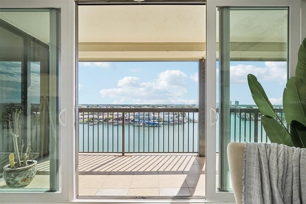 For Sale: $529,500 (2 beds, 2 baths, 1310 Square Feet)