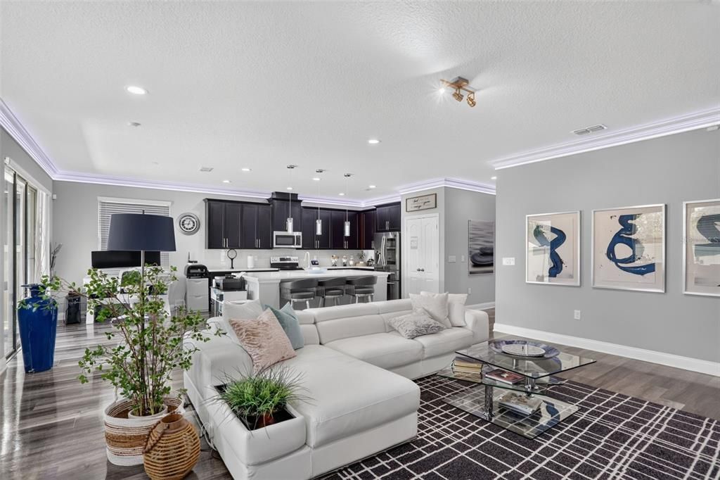 En Venta: $585,000 (4 camas, 3 baños, 2272 Pies cuadrados)
