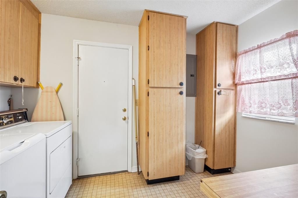 For Sale: $149,900 (2 beds, 2 baths, 1448 Square Feet)