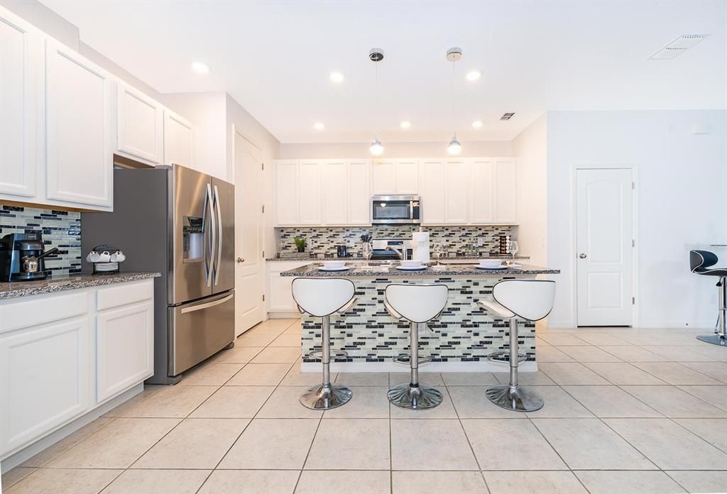 For Rent: $2,700 (3 beds, 2 baths, 2160 Square Feet)