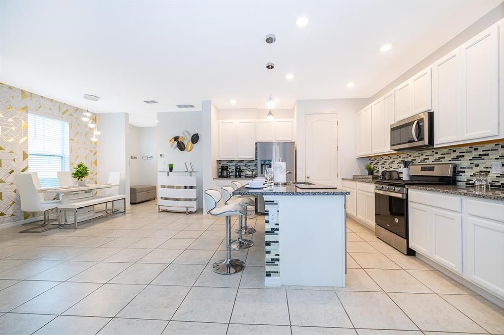 For Rent: $2,700 (3 beds, 2 baths, 2160 Square Feet)