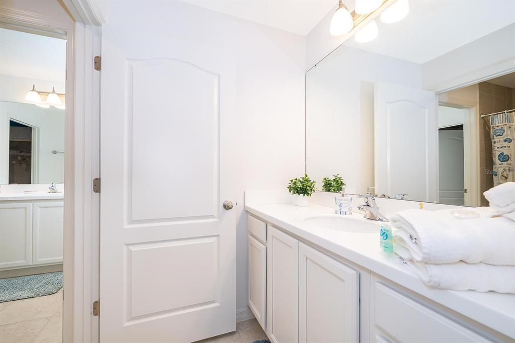 For Rent: $2,700 (3 beds, 2 baths, 2160 Square Feet)