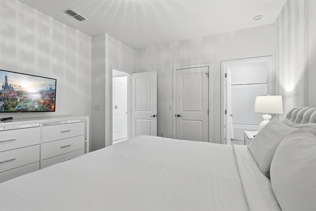 For Rent: $4,500 (8 beds, 5 baths, 3248 Square Feet)