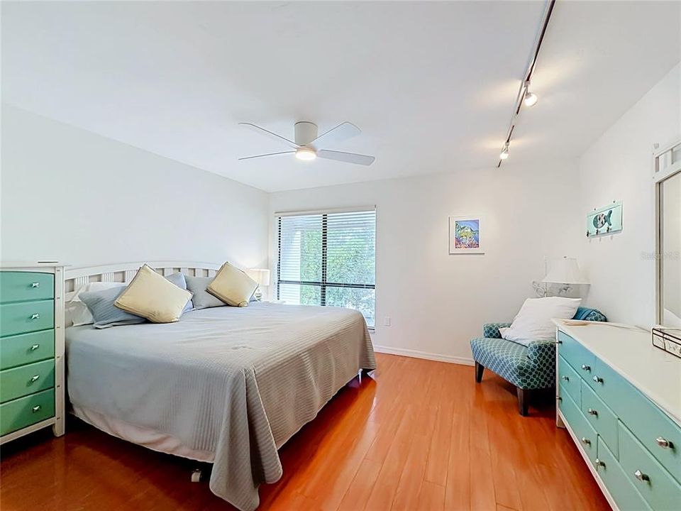 For Sale: $540,000 (2 beds, 2 baths, 1080 Square Feet)