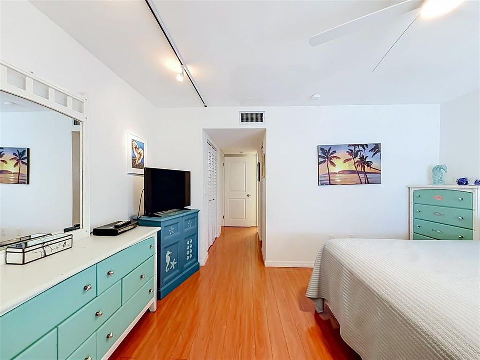 For Sale: $540,000 (2 beds, 2 baths, 1080 Square Feet)