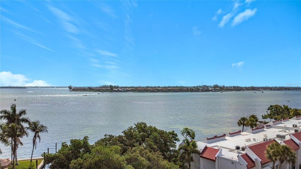 For Sale: $540,000 (2 beds, 2 baths, 1080 Square Feet)