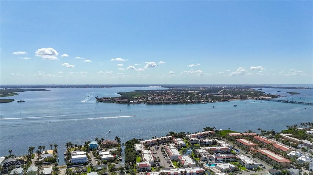For Sale: $540,000 (2 beds, 2 baths, 1080 Square Feet)