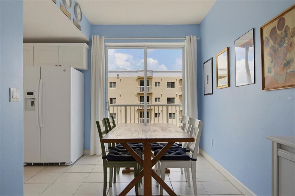 На продажу: $425,000 (3 спален, 2 ванн, 2345 Квадратных фут)
