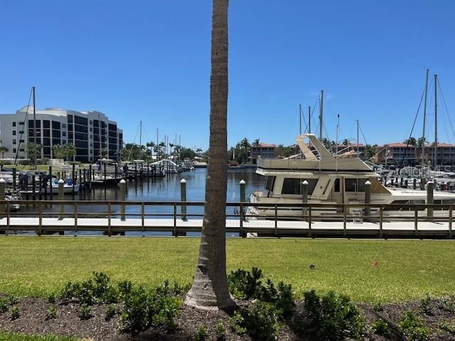 For Rent: $1,800 (2 beds, 2 baths, 960 Square Feet)