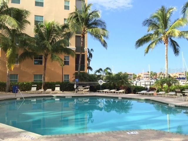 For Rent: $1,800 (2 beds, 2 baths, 960 Square Feet)