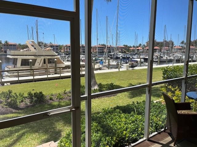 For Rent: $1,800 (2 beds, 2 baths, 960 Square Feet)