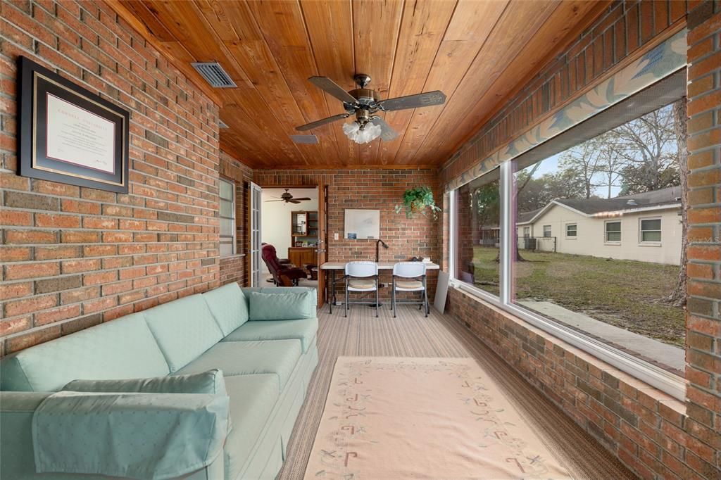 For Sale: $245,000 (2 beds, 2 baths, 2015 Square Feet)