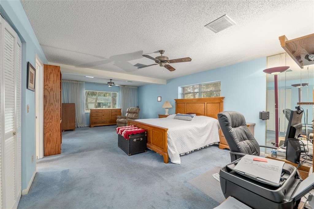 For Sale: $245,000 (2 beds, 2 baths, 2015 Square Feet)